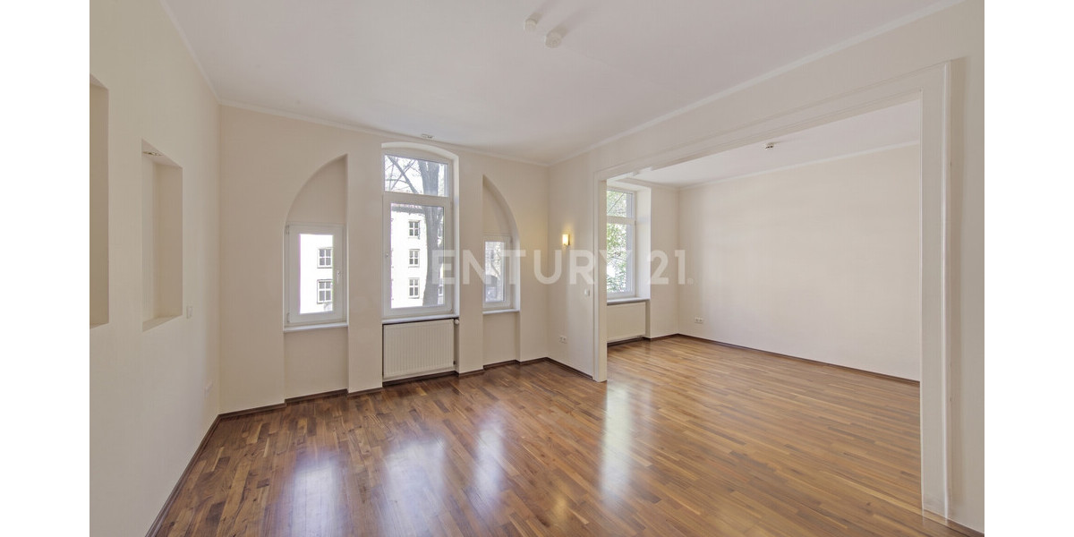 Esszimmer / Wohnzimmer - Möbel mit KI entfernt
